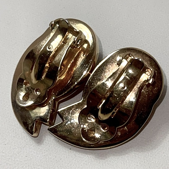 S.A.L Clip On Earrings - Picture 3 of 3